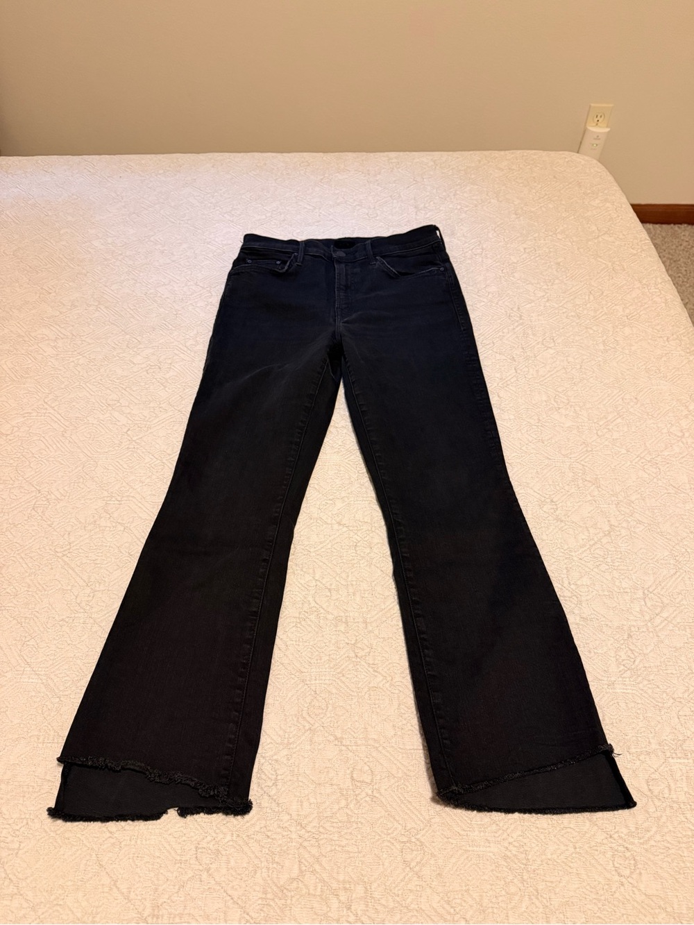 MOTHER The Insider Crop Jeans in ‘Not Guilty’ Color